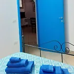 Laura *